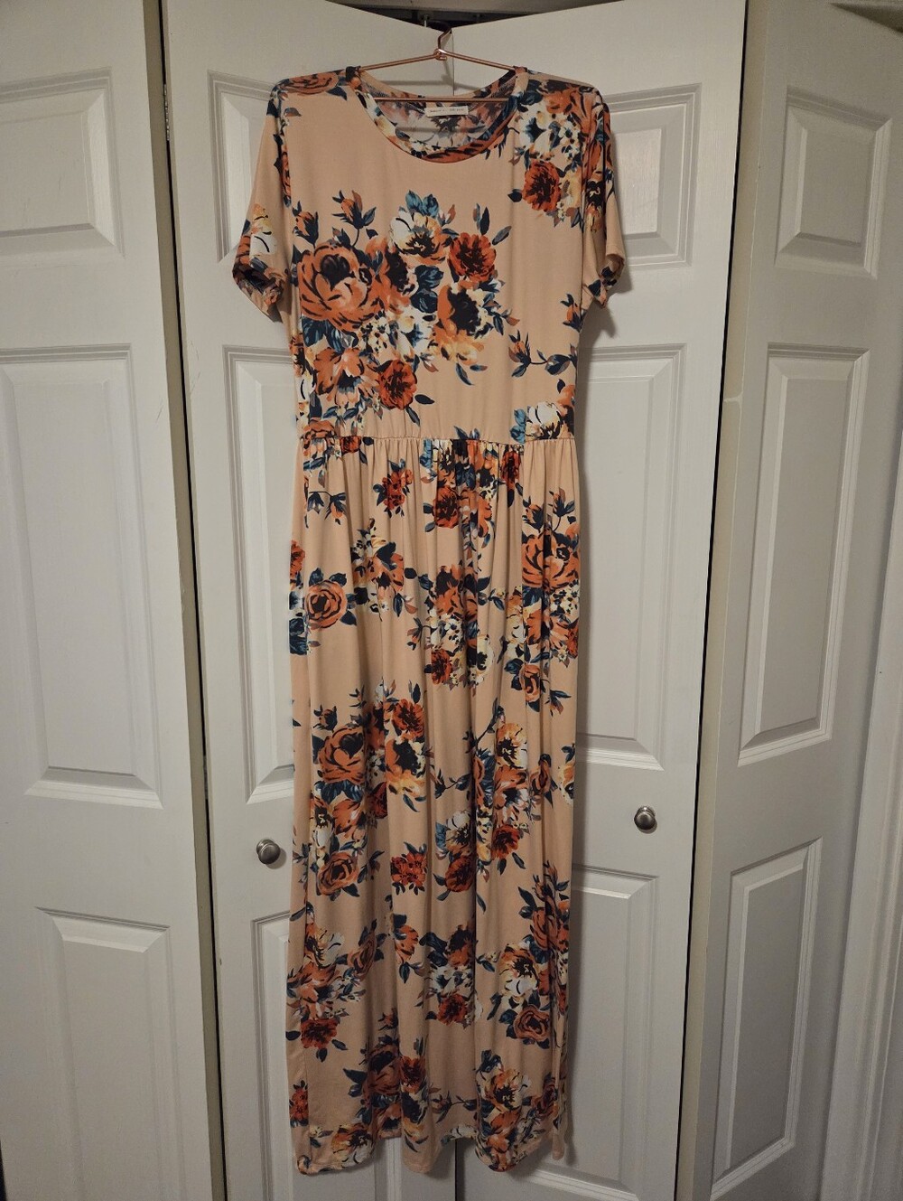 Floral Short-Sleeve Maxi Dress in Blush Peach